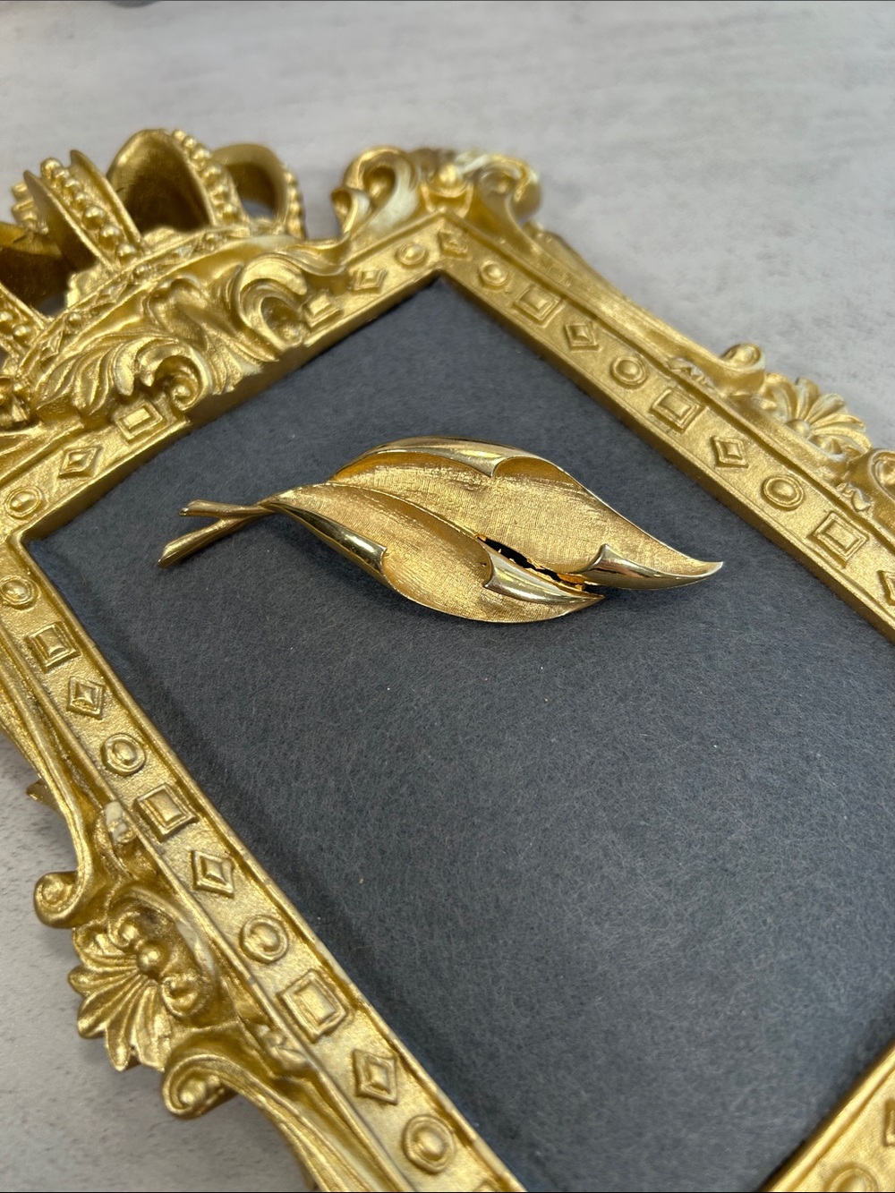 Elegant Gold Leaf Brooch - Women's Jewelry Brooch